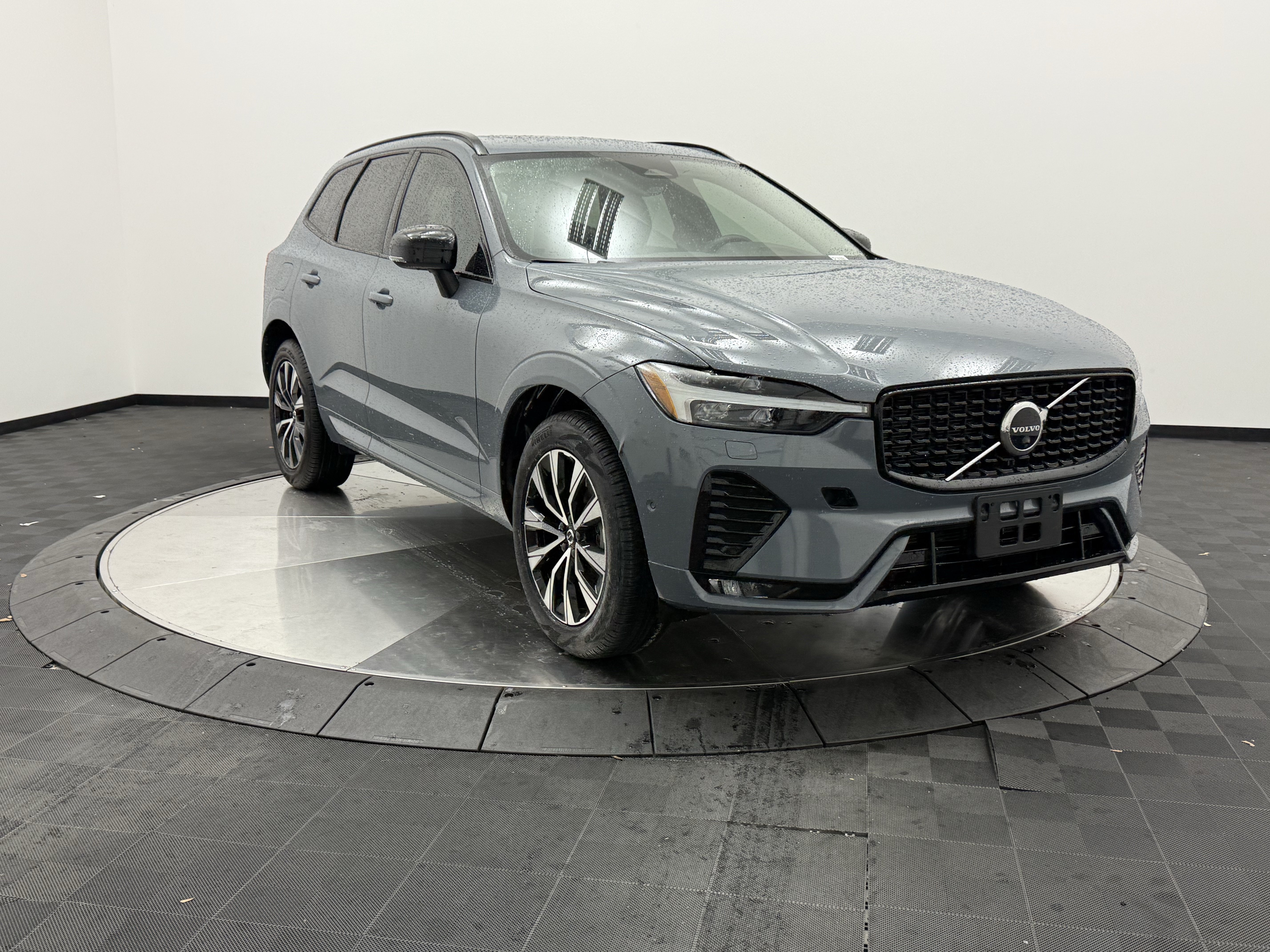 Certified 2023 Volvo XC60 B5 Plus w/ Climate Package FWD image 2
