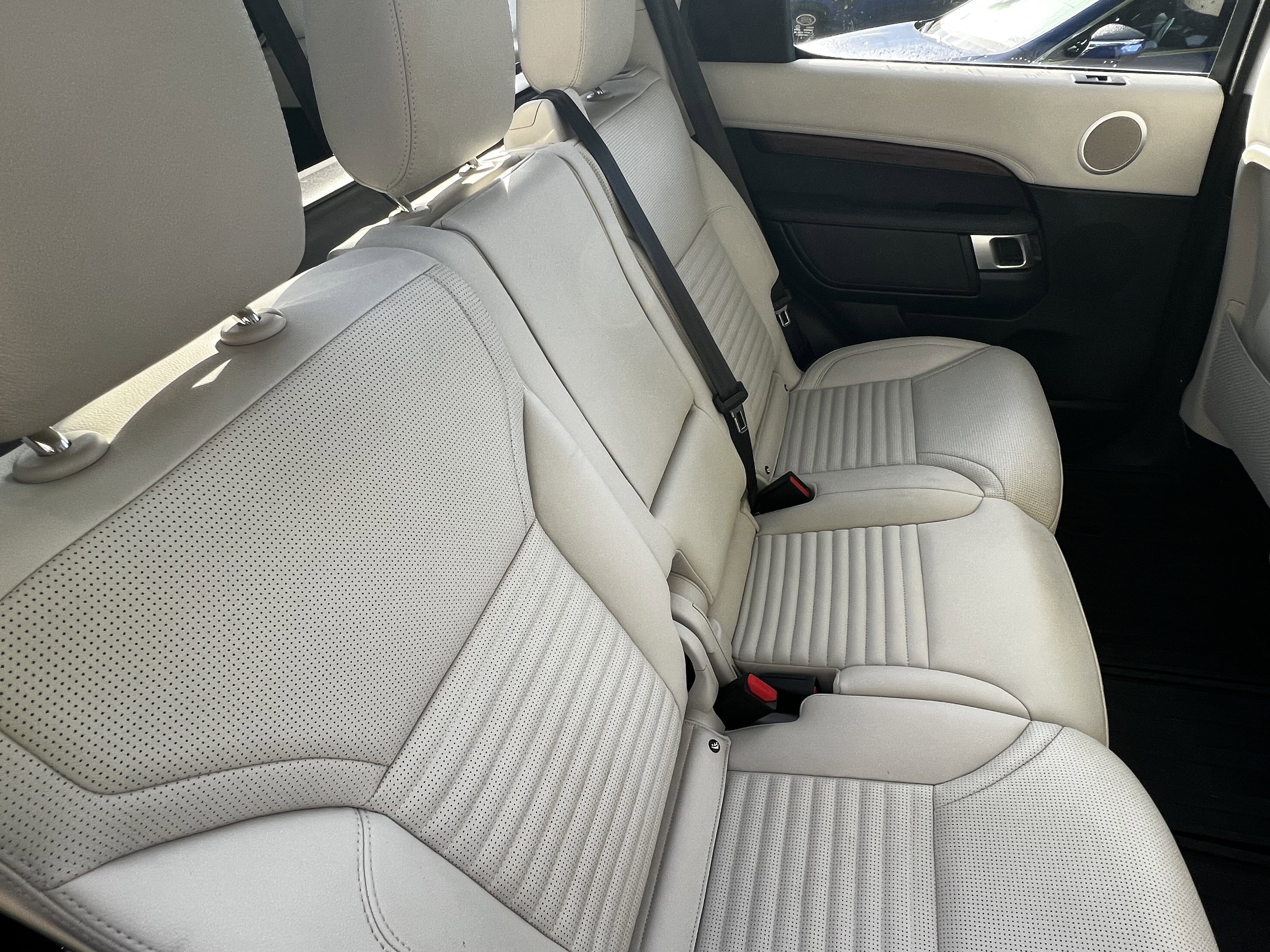 Used 2023 Land Rover Discovery S image 41