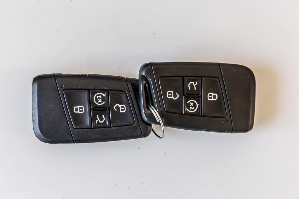Used 2025 Volkswagen Jetta SEL FWD image 39