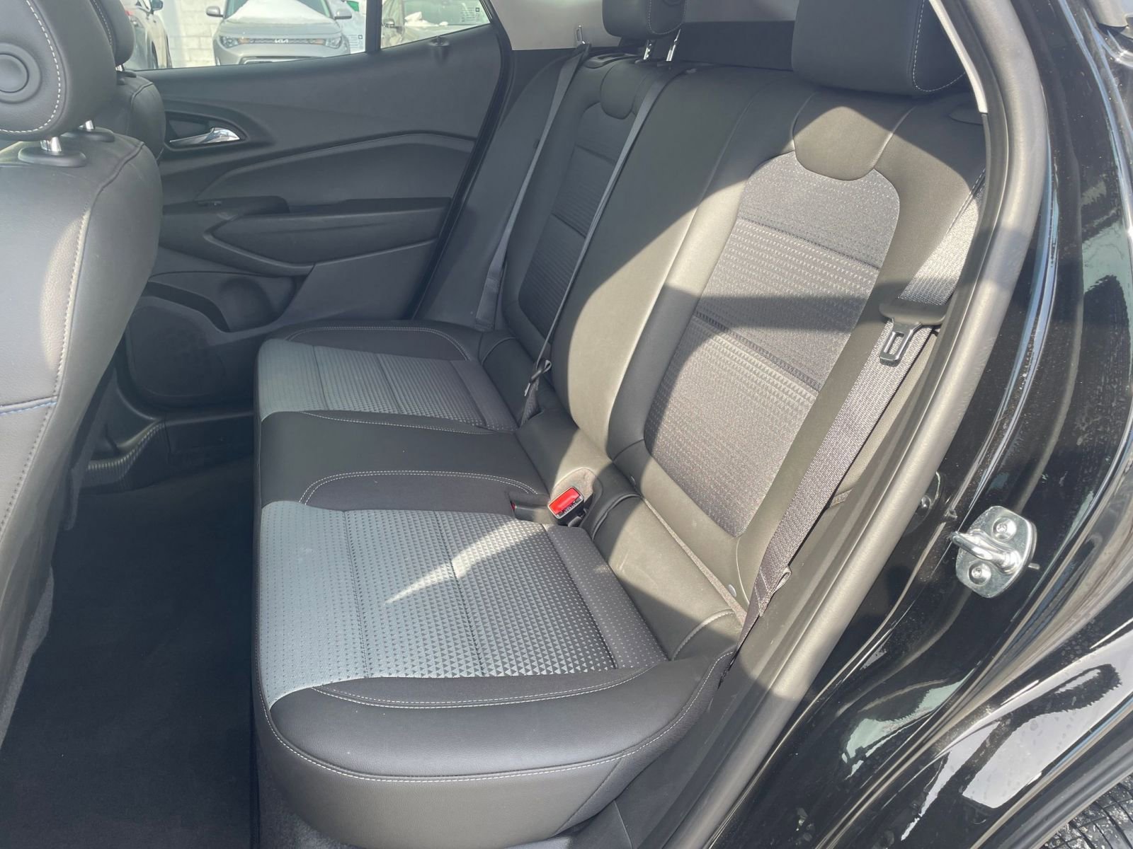 Used 2025 Chevrolet Trax LT w/ LT Convenience Package image 23