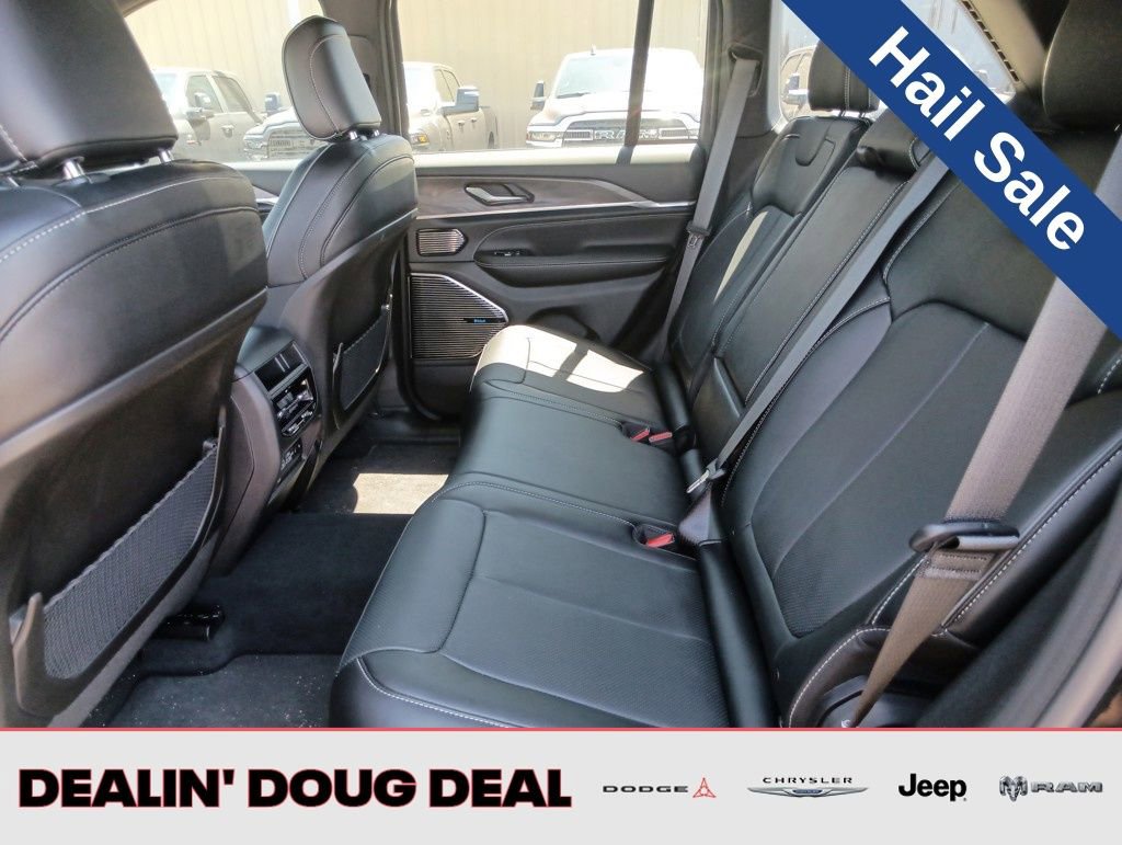 New 2024 Jeep Grand Cherokee Overland AWD/4WD image 25
