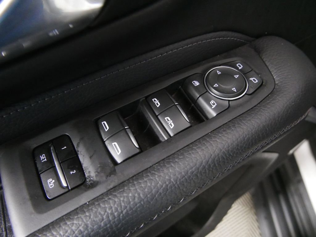 Used 2024 GMC Yukon Denali w/ Advanced Technology Package AWD/4WD image 15