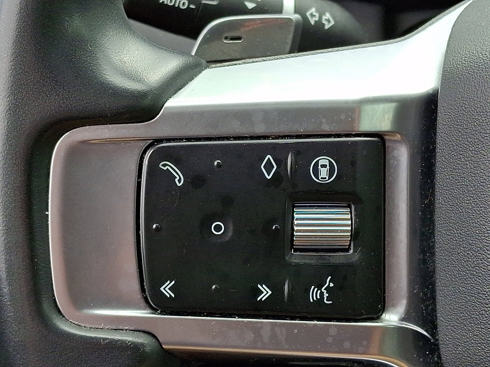 Used 2024 Land Rover Discovery S AWD/4WD image 24