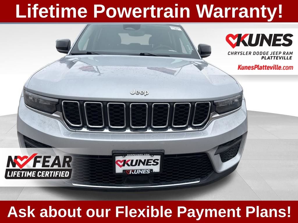 Used 2024 Jeep Grand Cherokee Laredo image 11