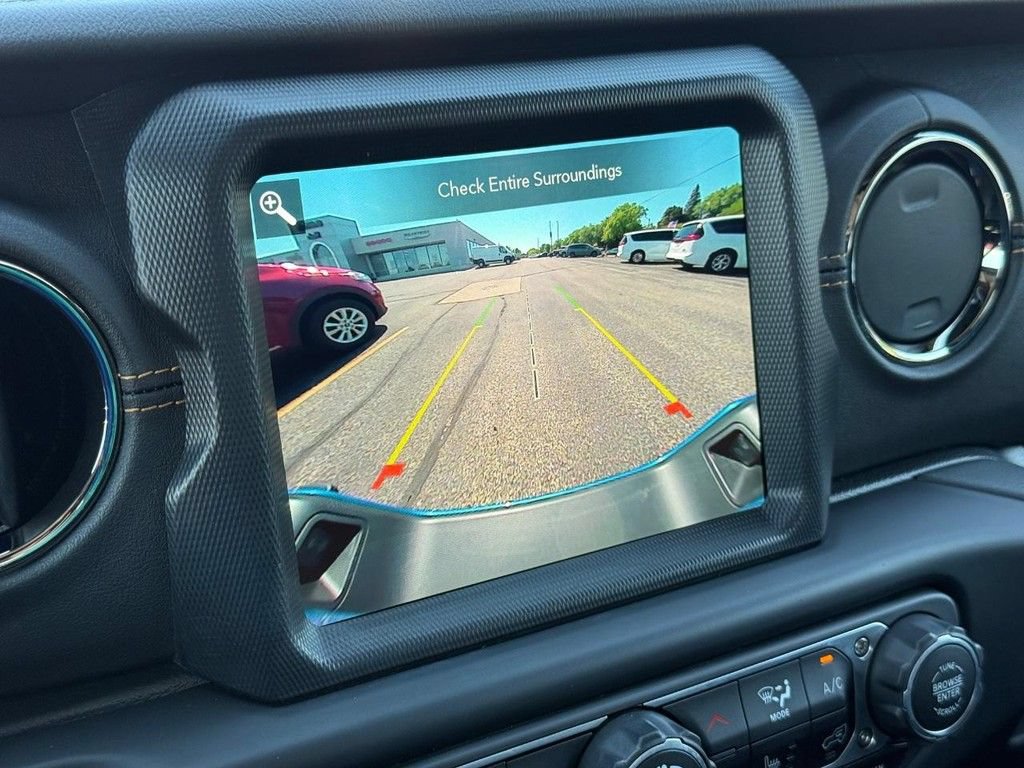 Used 2023 Jeep Gladiator Overland AWD/4WD image 18