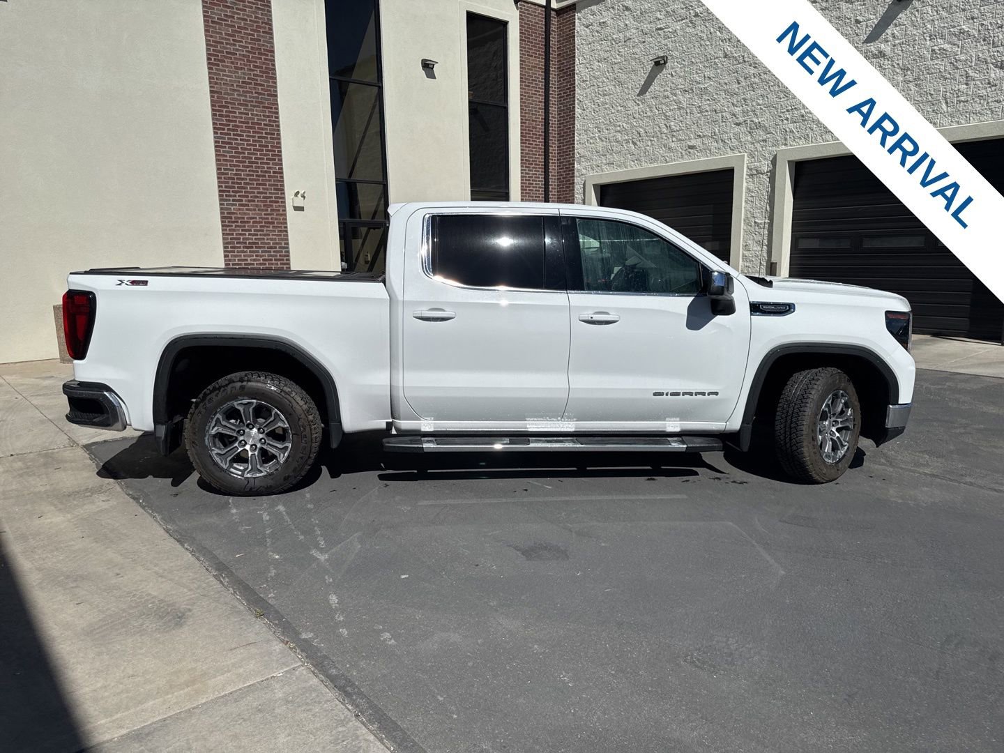 Used 2023 GMC Sierra 1500 SLE image 8