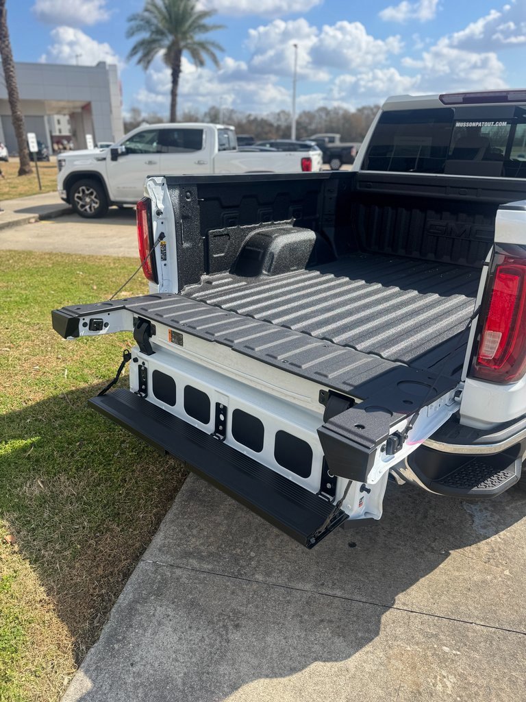 New 2026 GMC Sierra 1500 SLT image 9