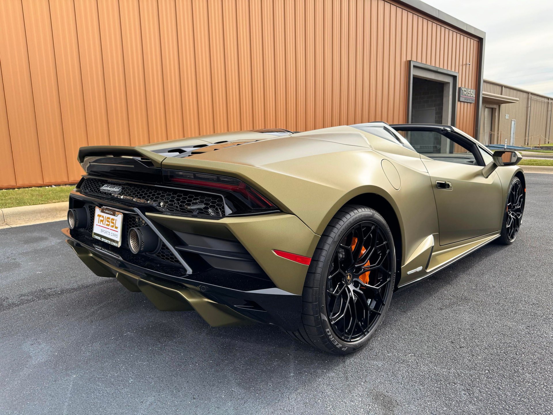 Used 2023 Lamborghini Huracan EVO RWD image 9