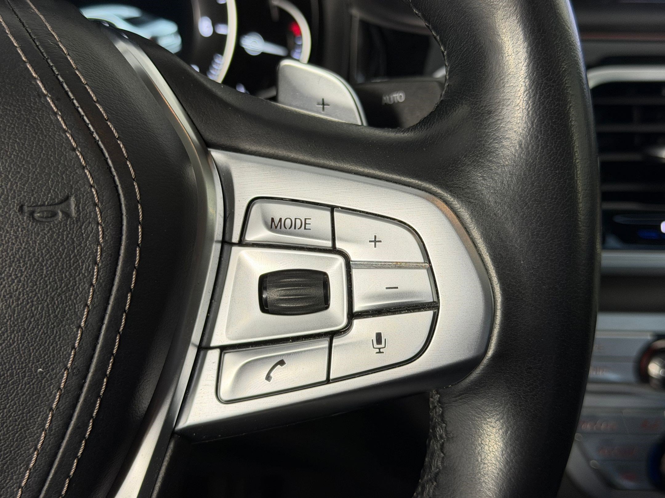 Used 2019 BMW 750i w/ Executive Package image 28