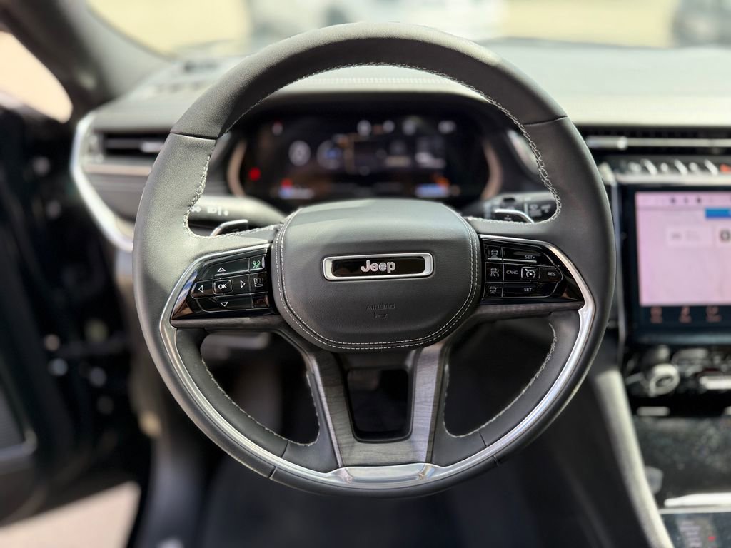 Used 2023 Jeep Grand Cherokee Overland w/ Luxury Tech Group IV image 6