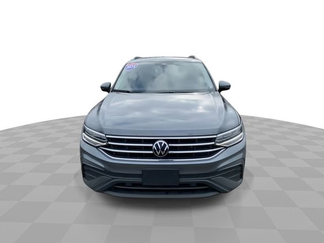 Used 2024 Volkswagen Tiguan SE image 5