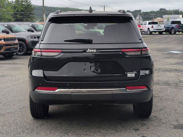 Certified 2024 Jeep Grand Cherokee Laredo RWD image 7
