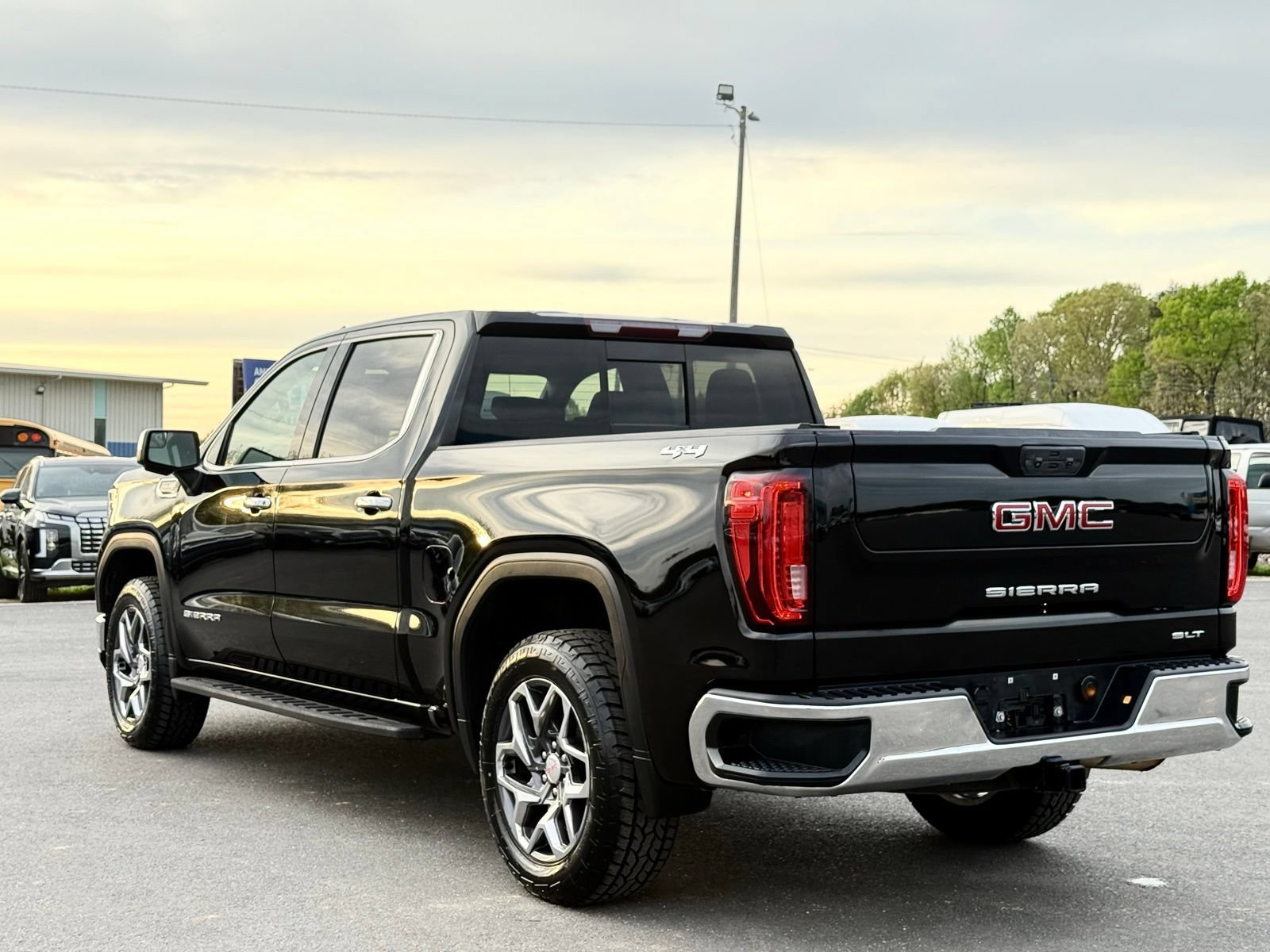 Used 2022 GMC Sierra 1500 SLT w/ SLT Convenience Package AWD/4WD image 14