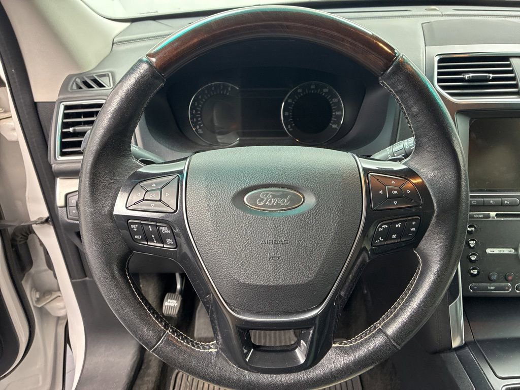 Used 2016 Ford Explorer Platinum AWD/4WD image 17