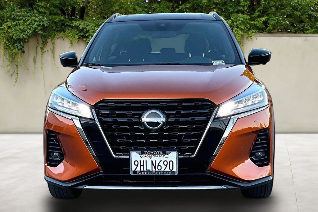 Used 2023 Nissan Kicks SR image 2