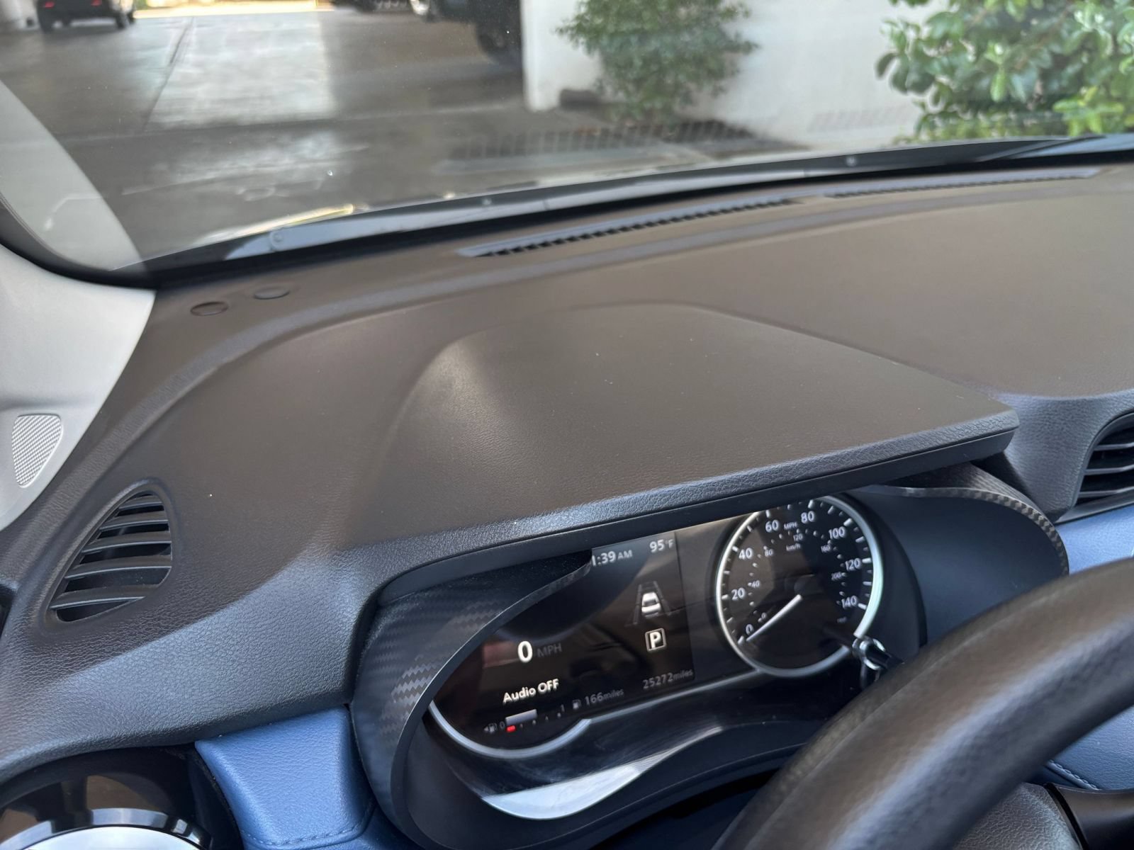 Used 2025 Nissan Versa SV FWD image 33