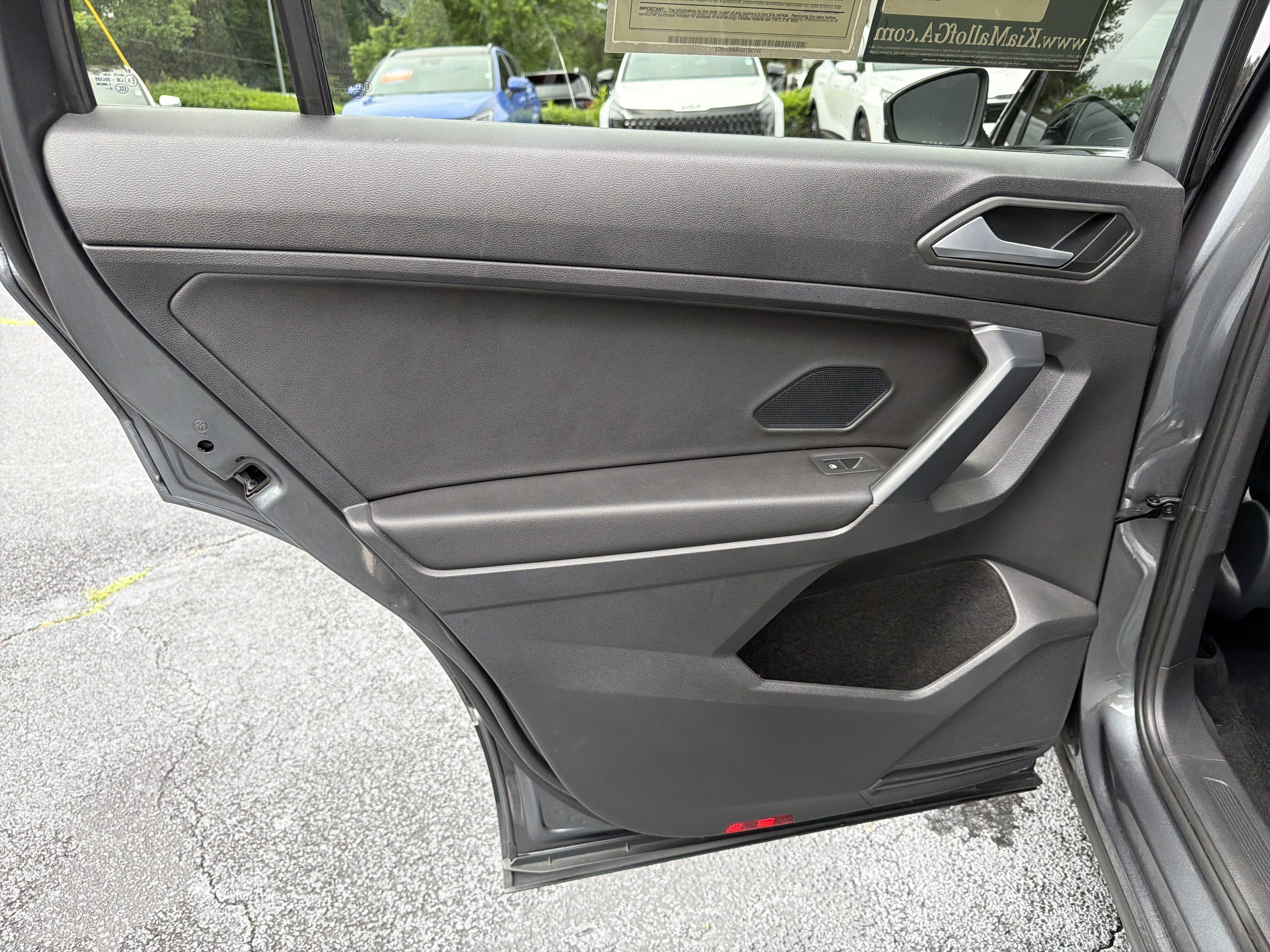 Used 2021 Volkswagen Tiguan SE FWD image 19