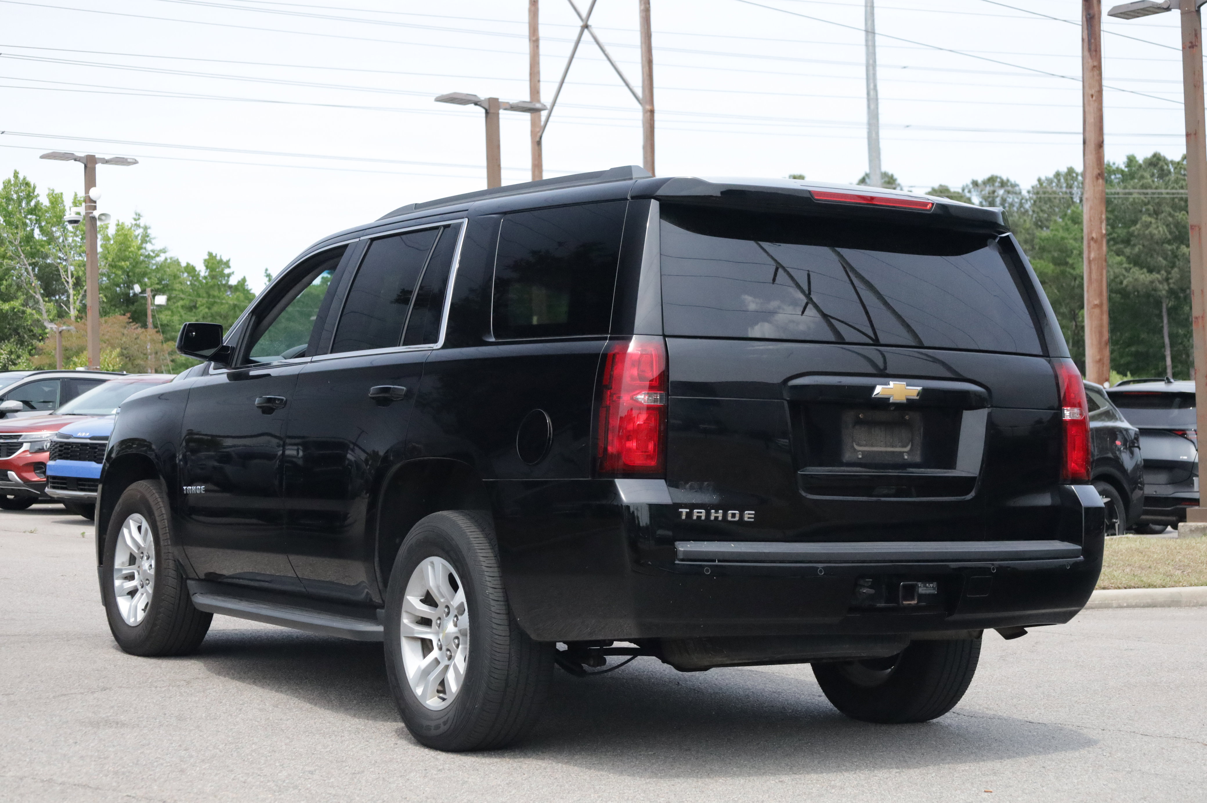 Used 2018 Chevrolet Tahoe LS w/ Enhanced Driver Alert Package RWD image 2