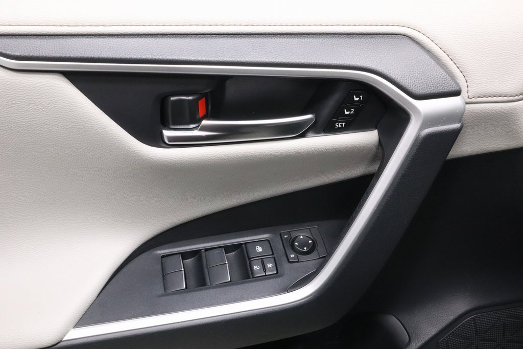 Used 2020 Toyota RAV4 Limited image 23
