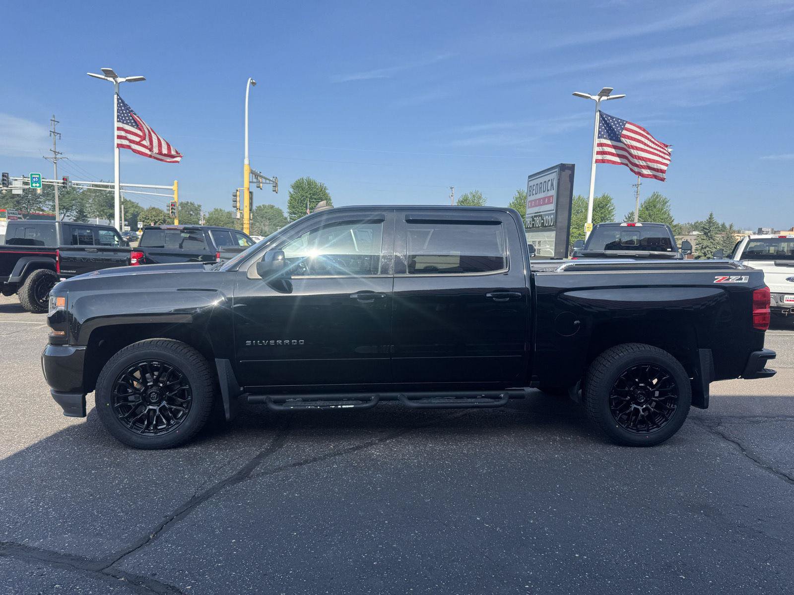 Used 2017 Chevrolet Silverado 1500 LT w/ All Star Edition AWD/4WD image 4