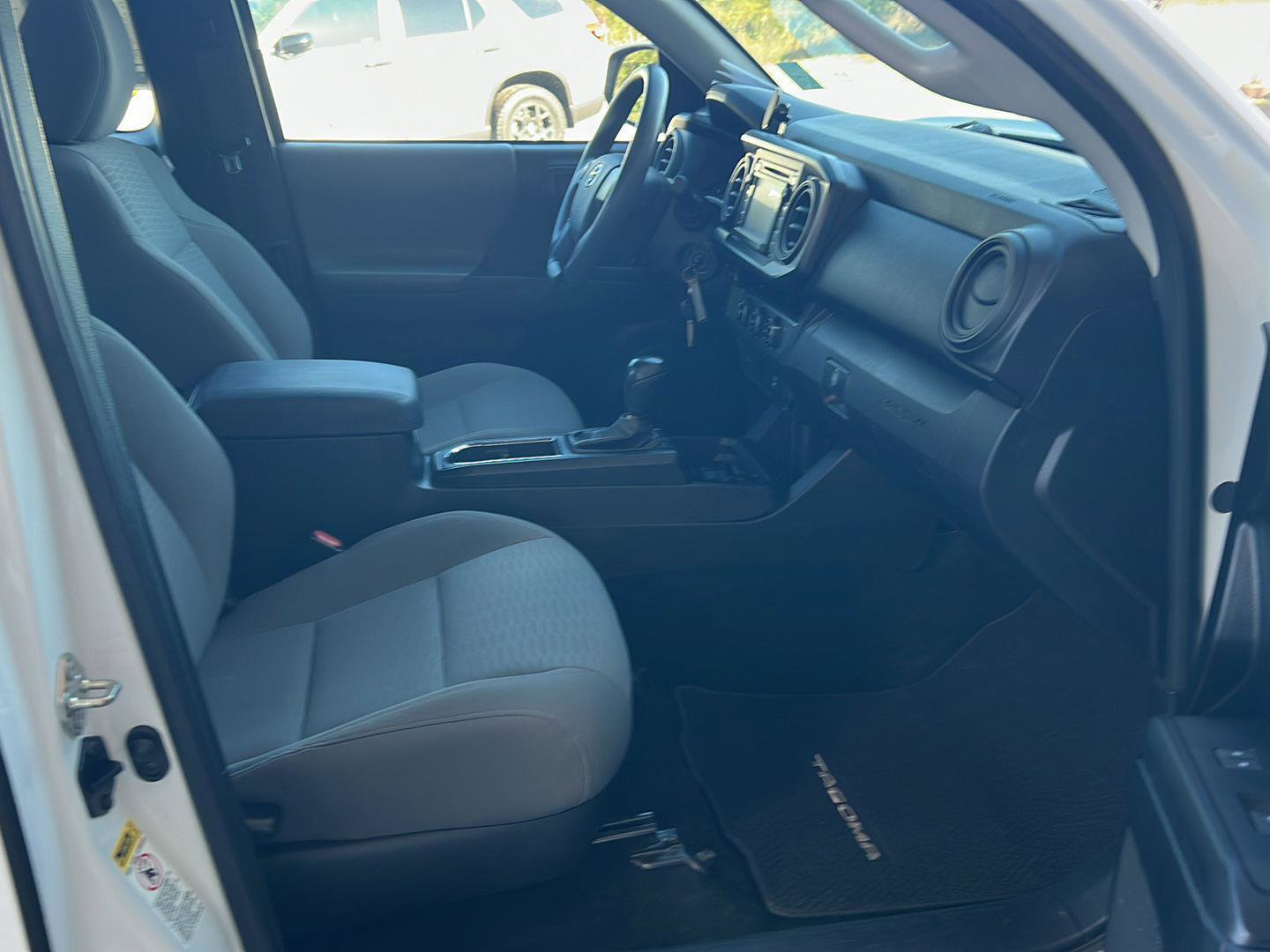 Used 2016 Toyota Tacoma SR image 12