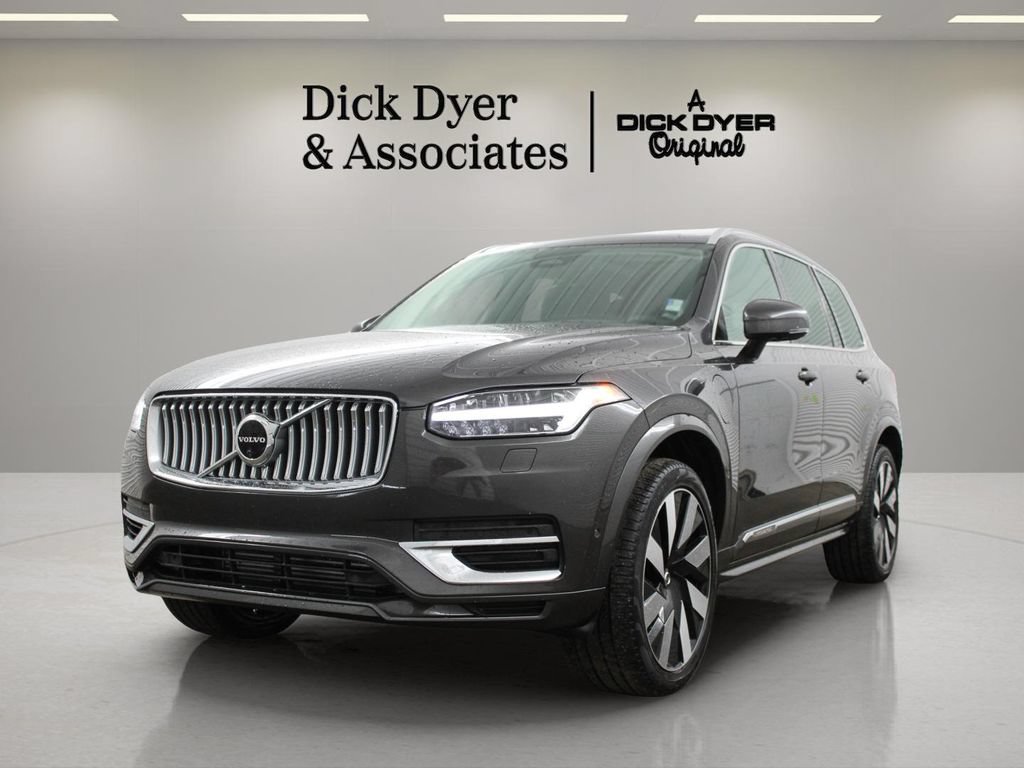Used 2023 Volvo XC90 T8 Ultimate w/ Protection Package Premier AWD/4WD image 5