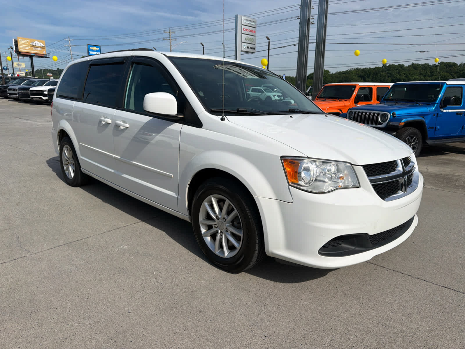 Used 2016 Dodge Grand Caravan SXT FWD image 1