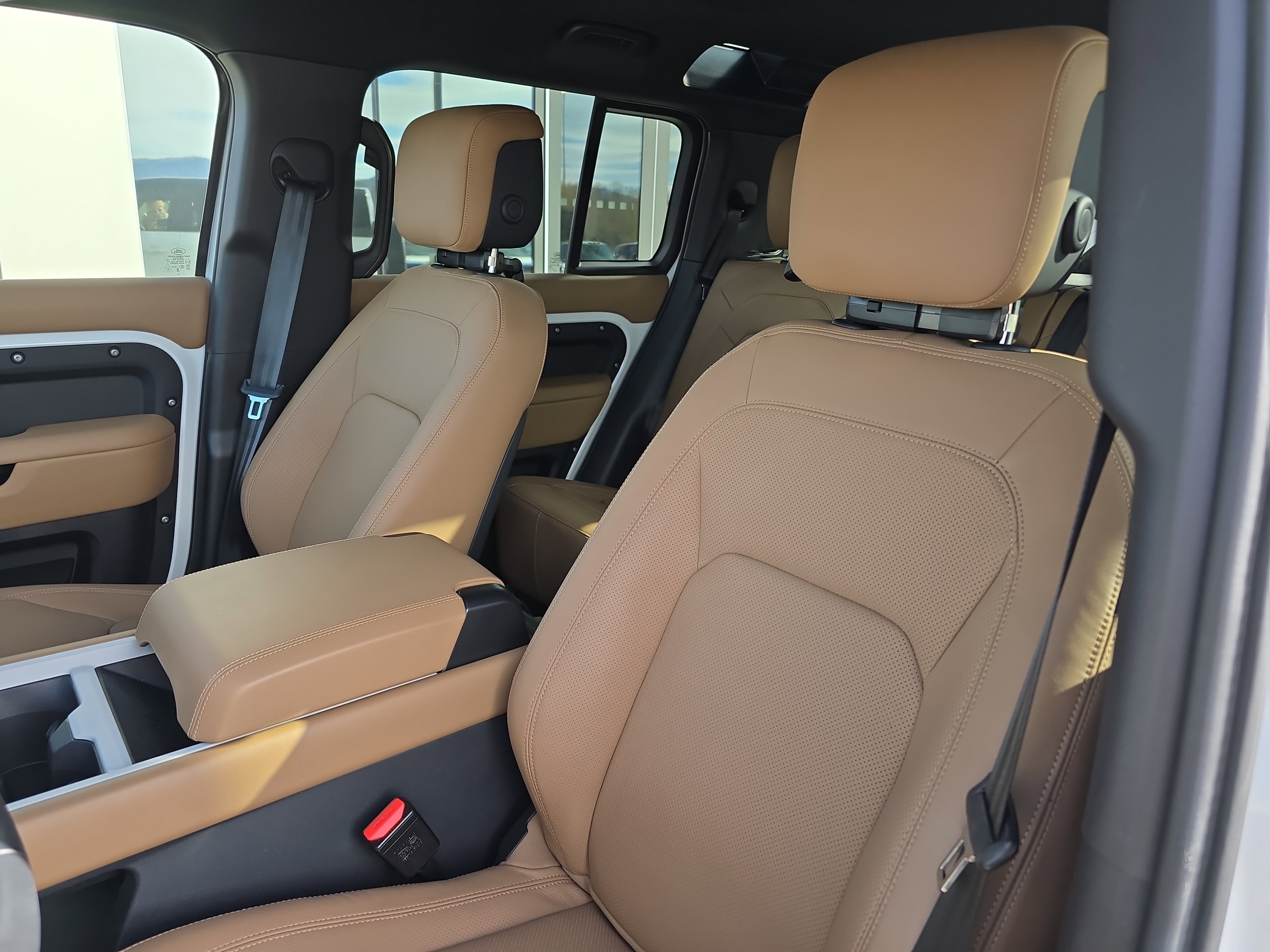 Used 2025 Land Rover Defender 110 X-Dynamic SE image 21