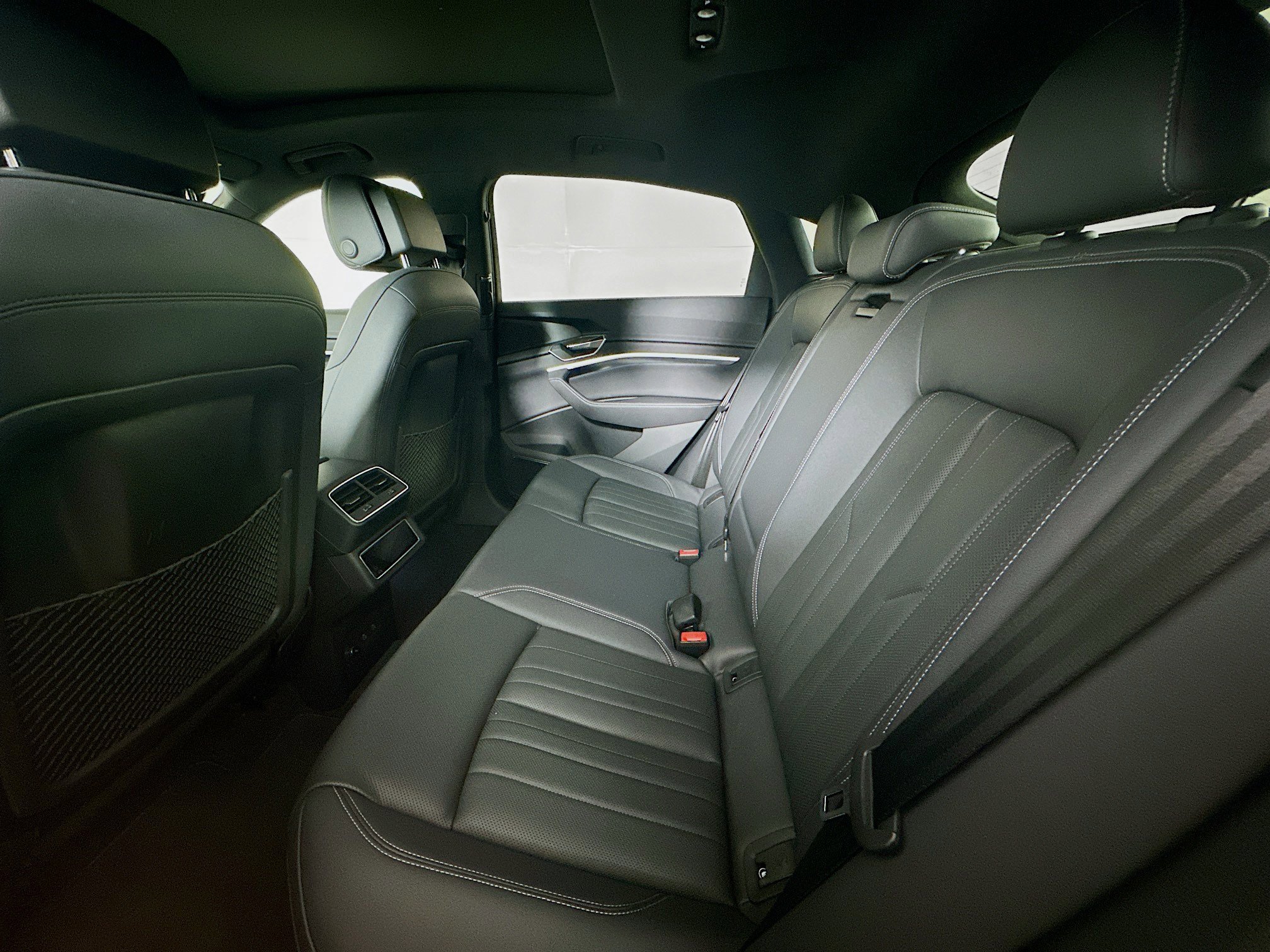 Used 2024 Audi Q8 e-tron Premium Plus w/ Premium Plus Package image 29