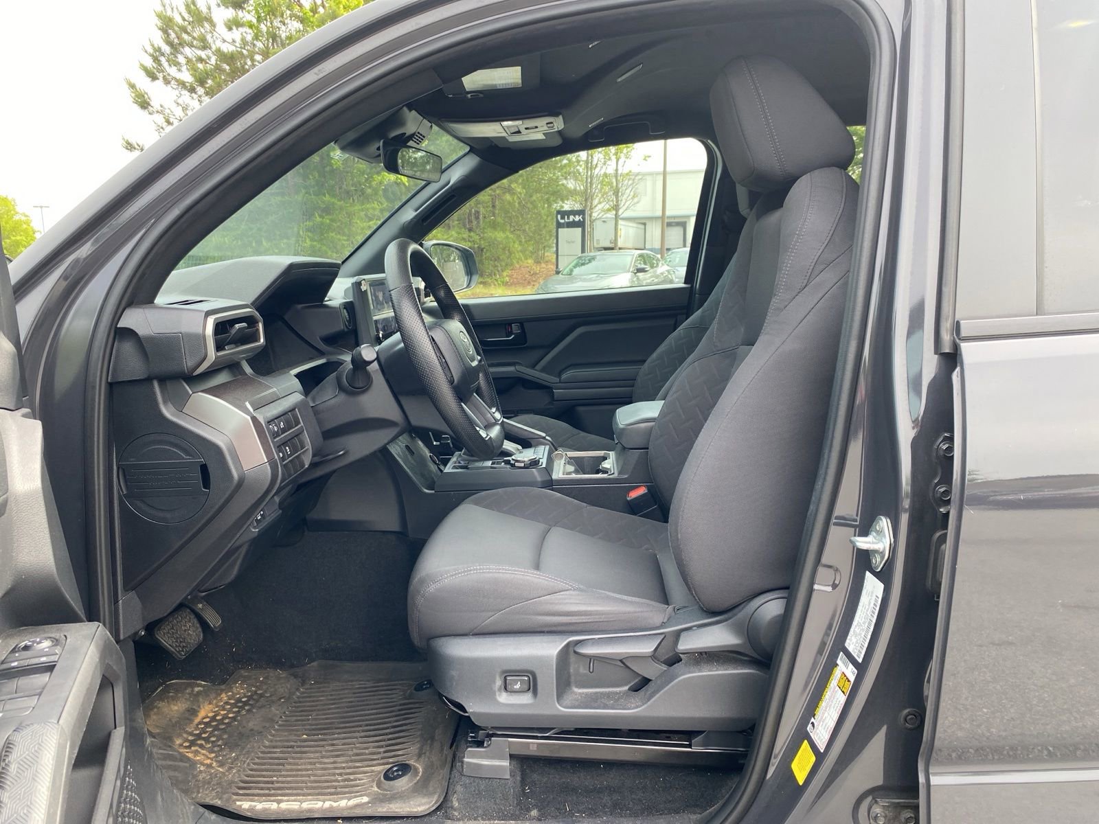 Used 2024 Toyota Tacoma SR5 AWD/4WD image 9