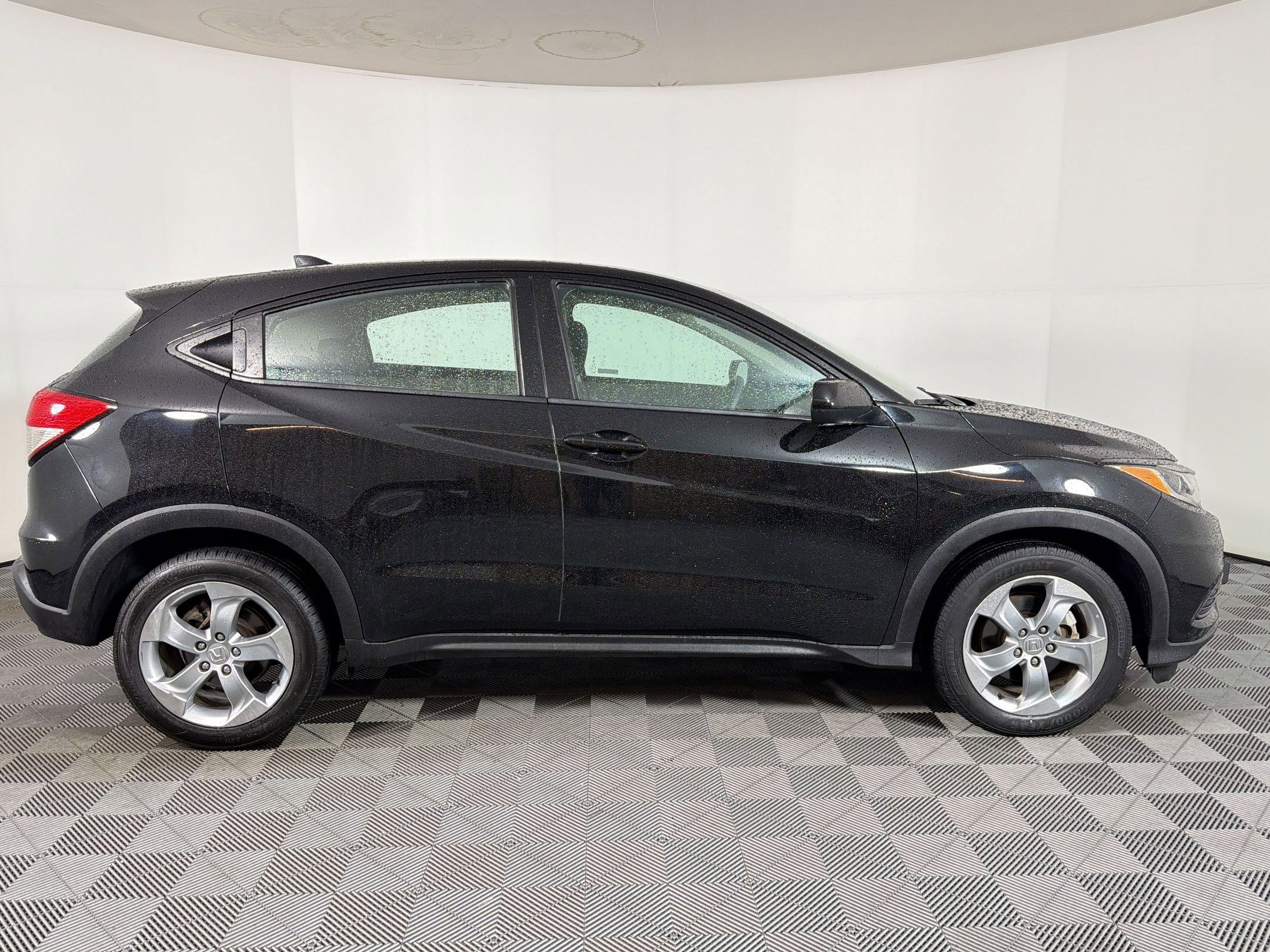 Used 2019 Honda HR-V LX image 8