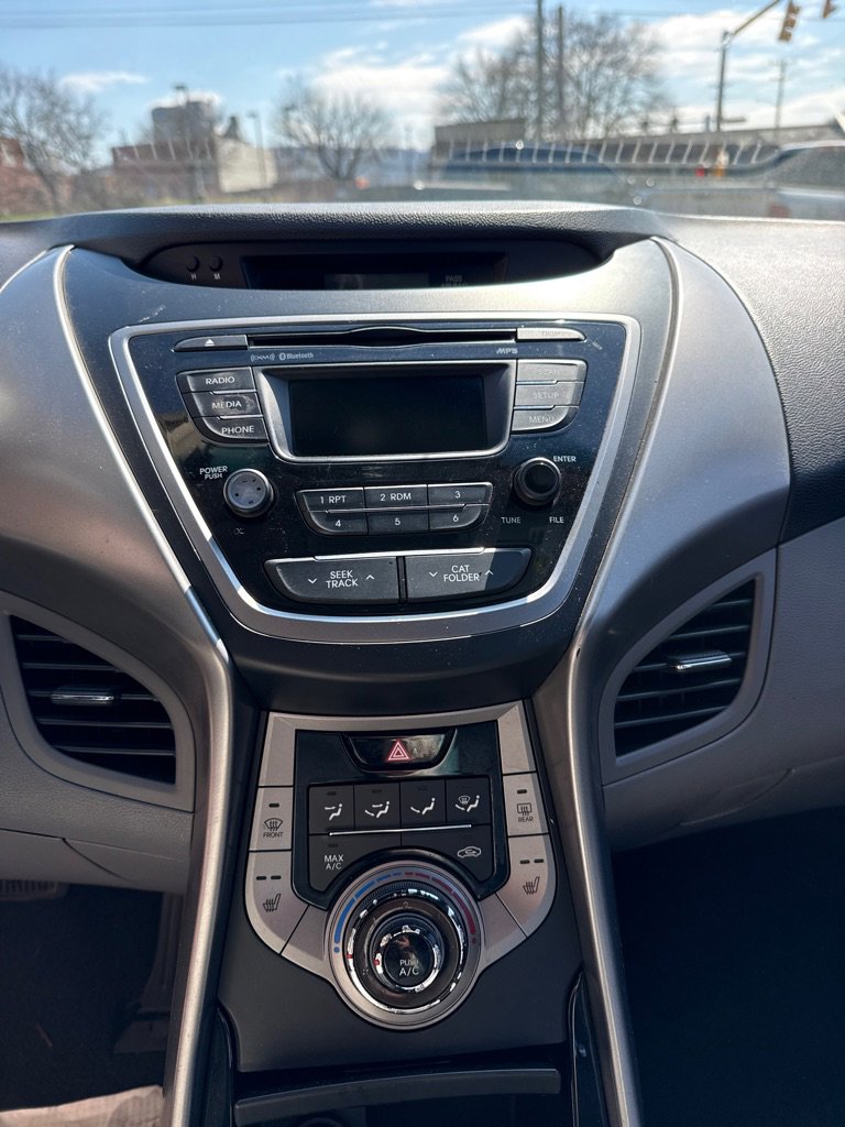 Used 2013 Hyundai Elantra GLS w/ Preferred Pkg FWD image 9