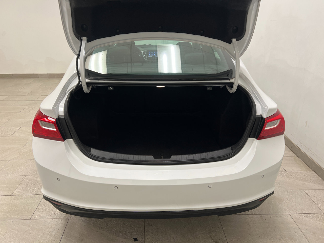 Used 2021 Chevrolet Malibu LS w/ Driver Confidence Package II image 17