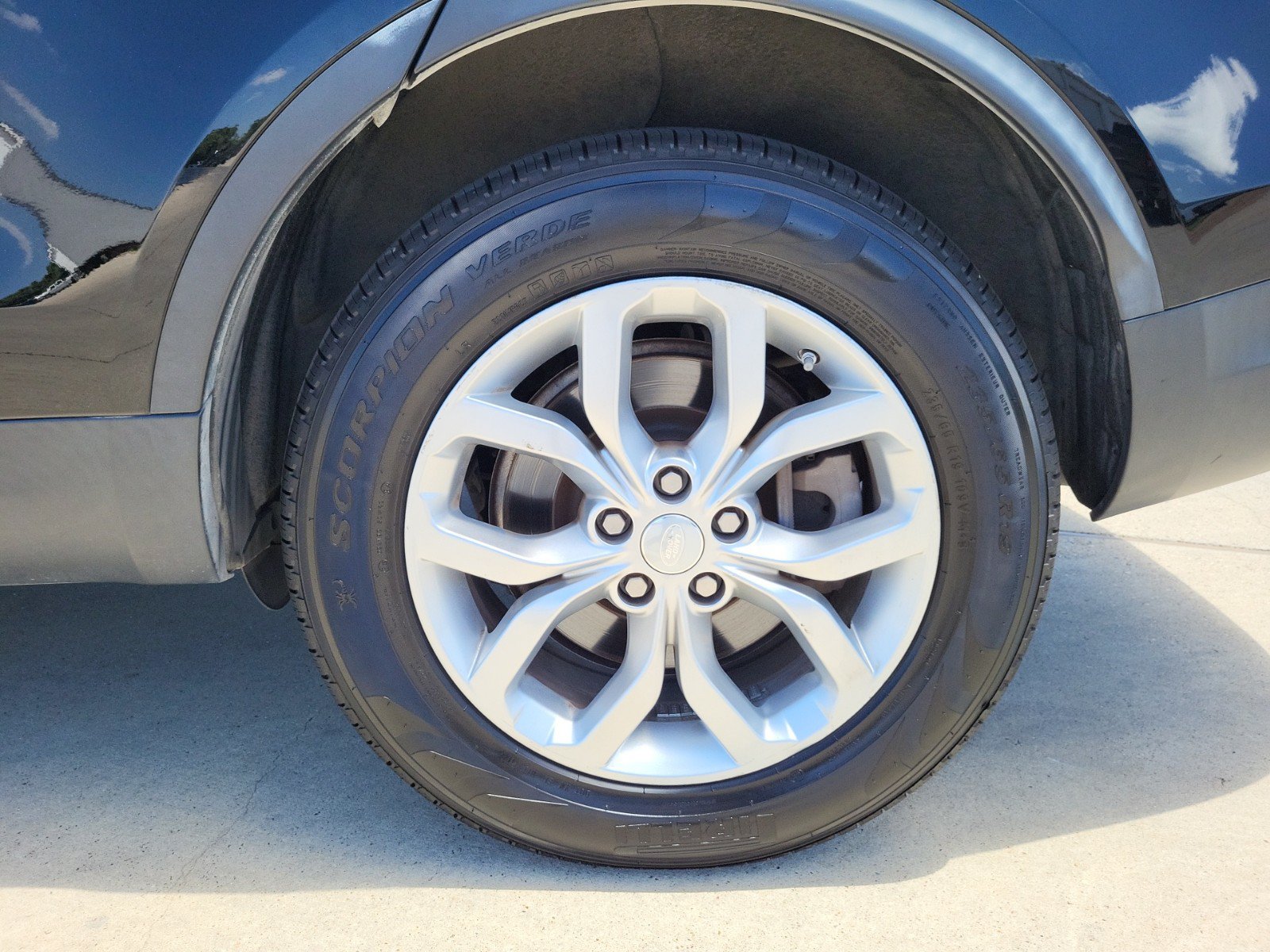 Used 2019 Land Rover Discovery SE AWD/4WD image 26