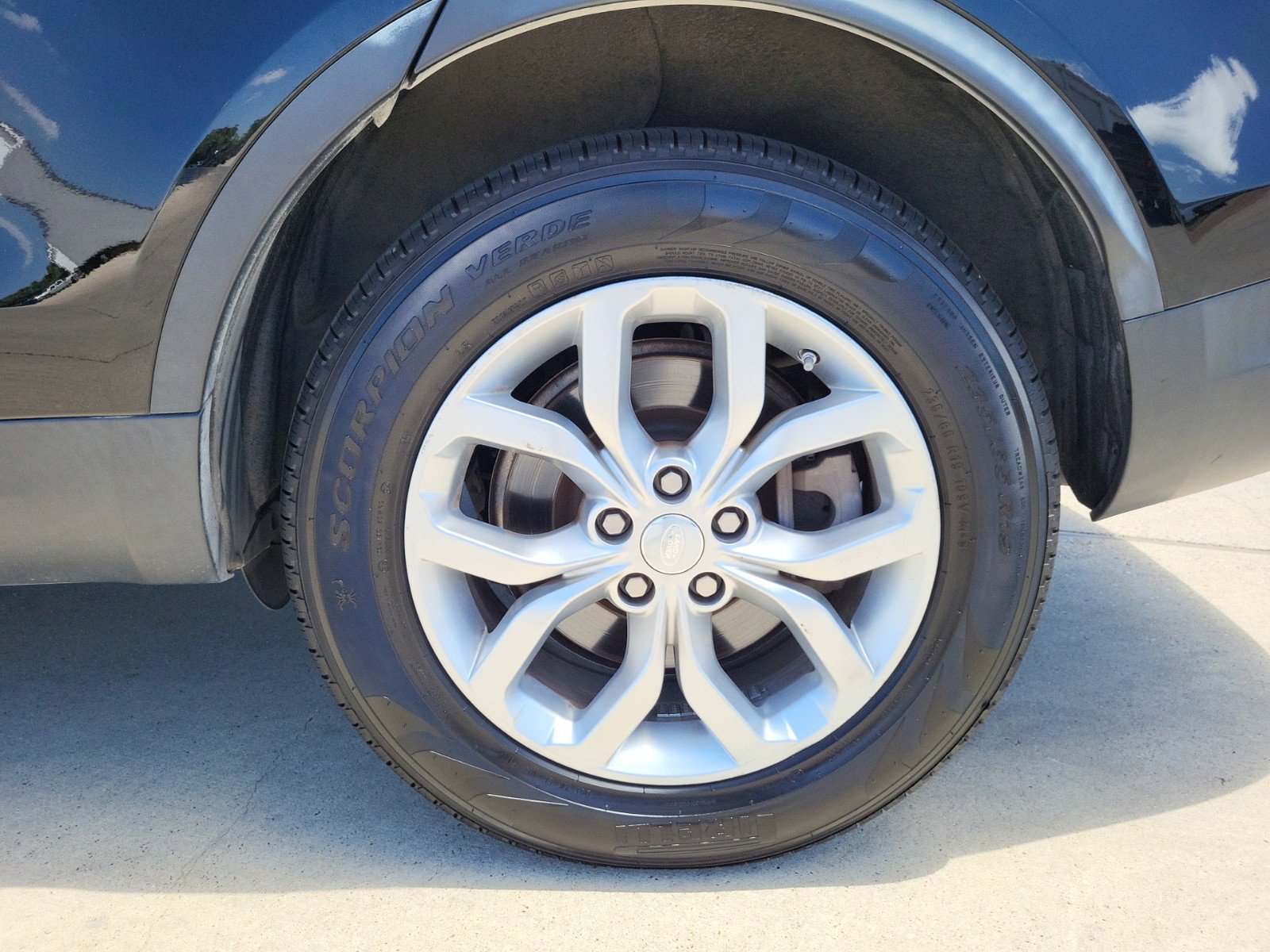 Used 2019 Land Rover Discovery SE AWD/4WD image 26