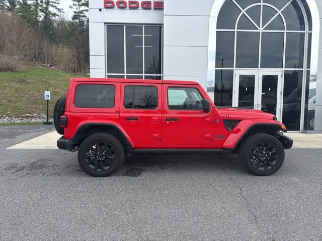 Used 2025 Jeep Wrangler Unlimited Sahara AWD/4WD image 7