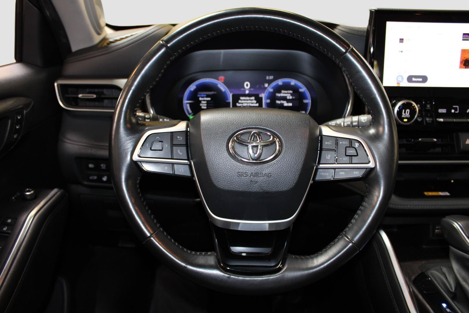 Used 2024 Toyota Highlander Platinum AWD/4WD image 28