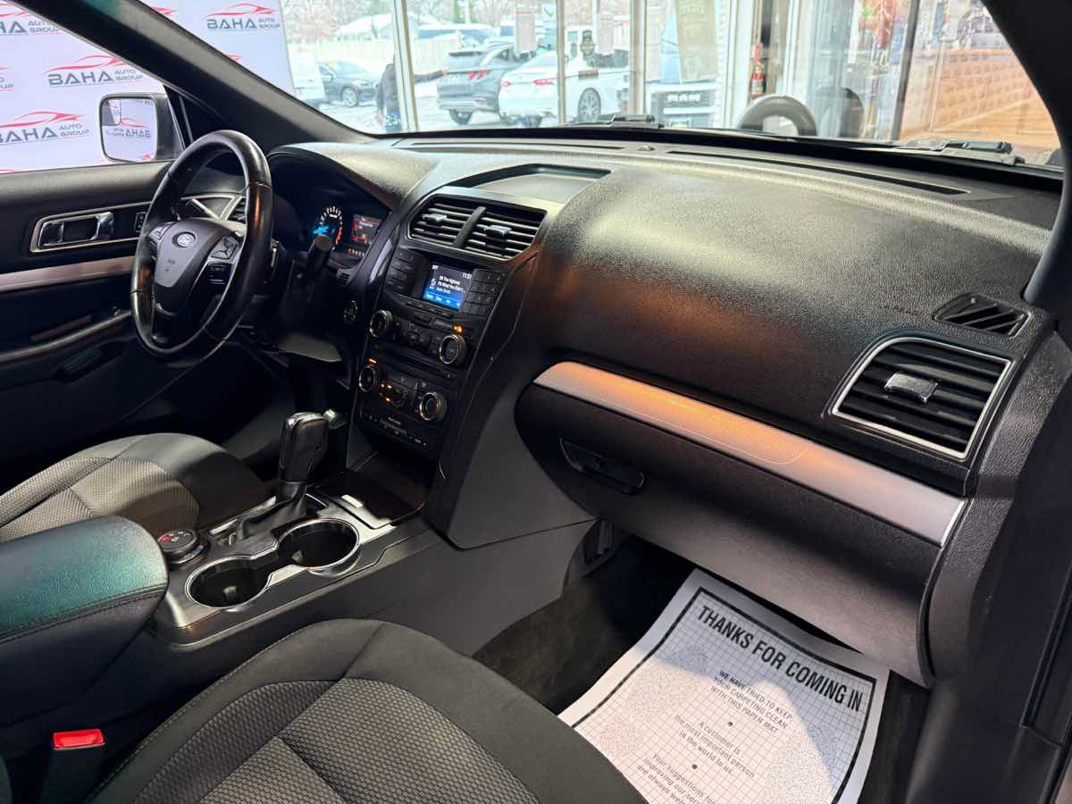Used 2017 Ford Explorer XLT AWD/4WD image 35