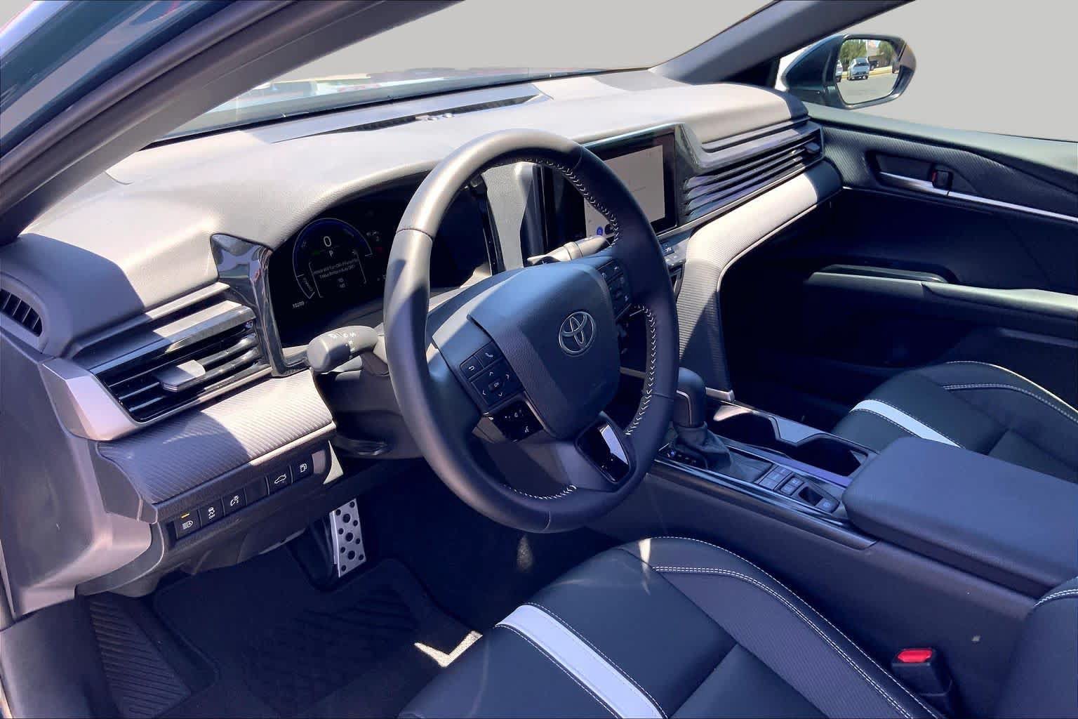 Used 2026 Toyota Camry SE w/ Convenience Package FWD image 18