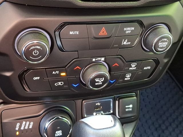 Used 2023 Jeep Renegade Latitude AWD/4WD image 15