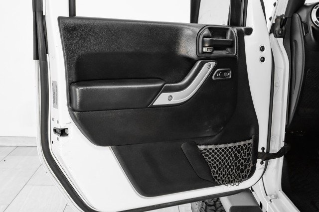 Used 2015 Jeep Wrangler Unlimited Sahara w/ Connectivity Group image 37