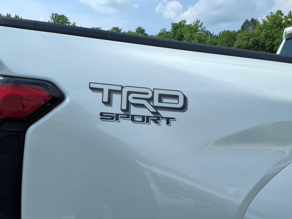 Used 2025 Toyota Tacoma TRD Sport AWD/4WD image 7