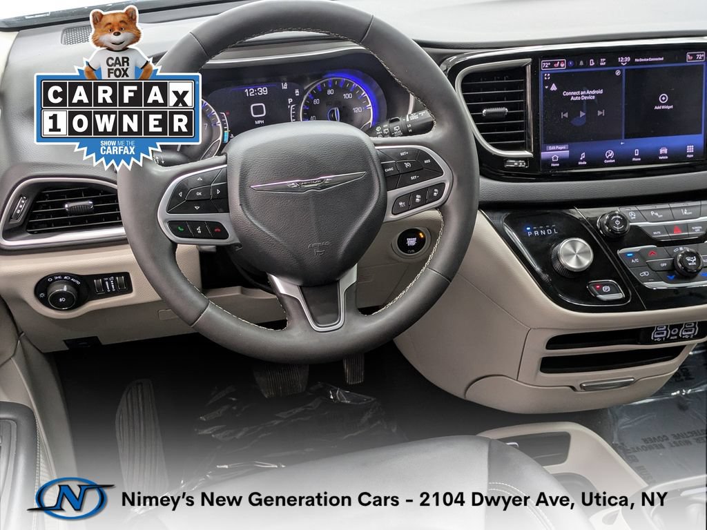 Used 2024 Chrysler Pacifica Touring-L FWD image 4