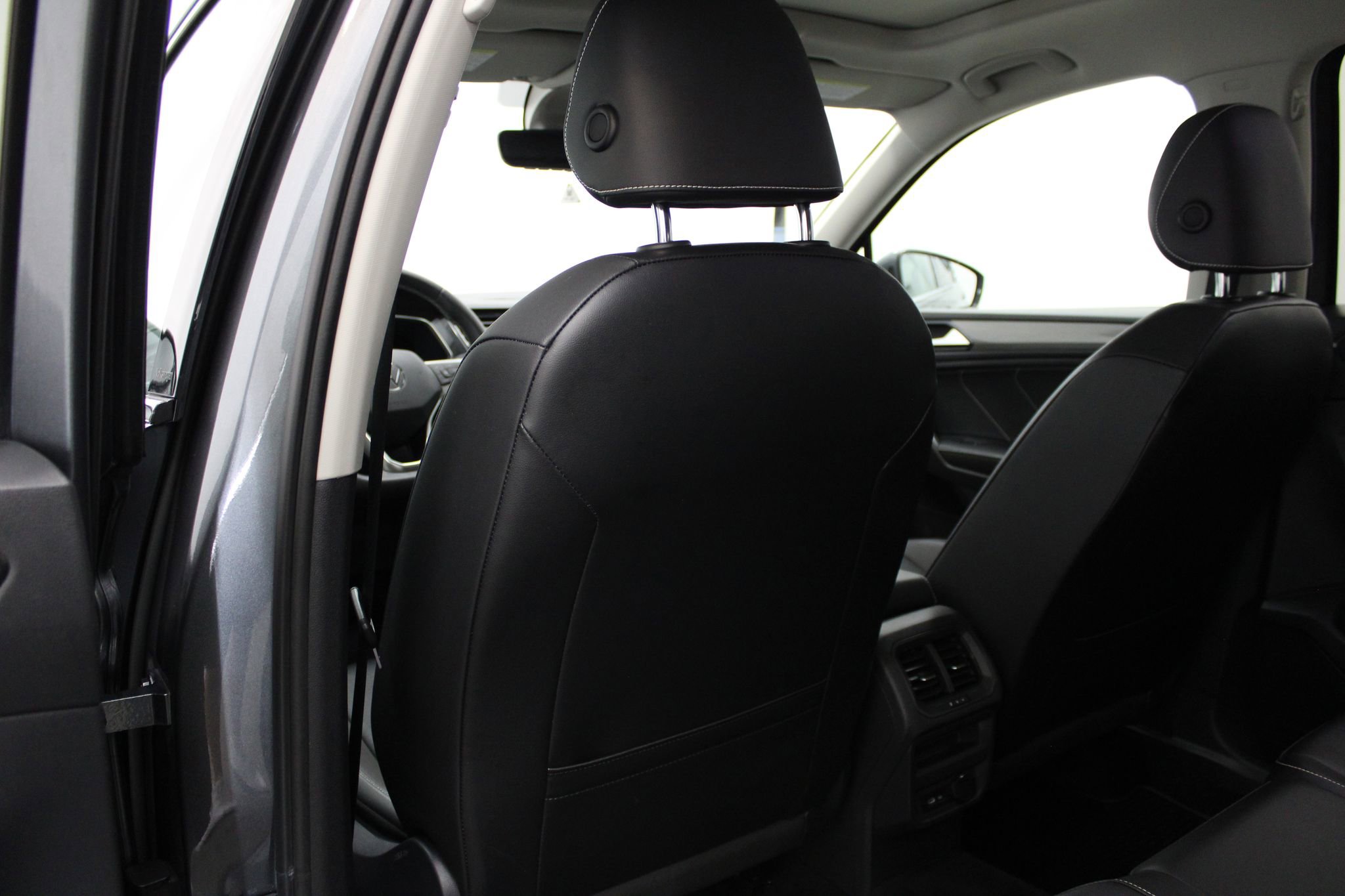 Used 2022 Volkswagen Tiguan SE AWD/4WD image 20