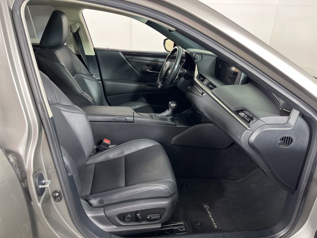 Used 2020 Lexus ES 300h w/ Premium Package image 7