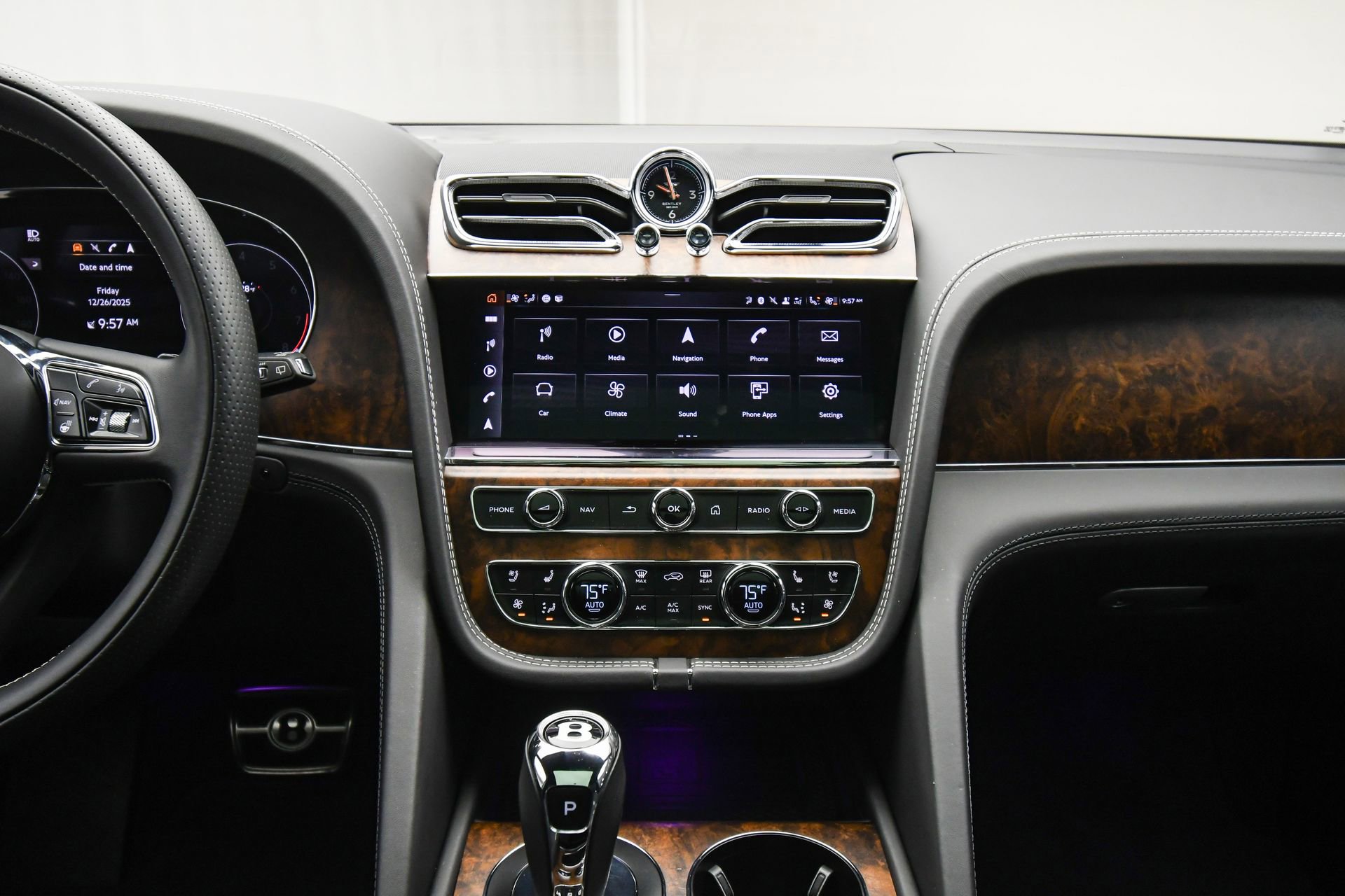 Used 2023 Bentley Bentayga Extended Wheelbase image 40