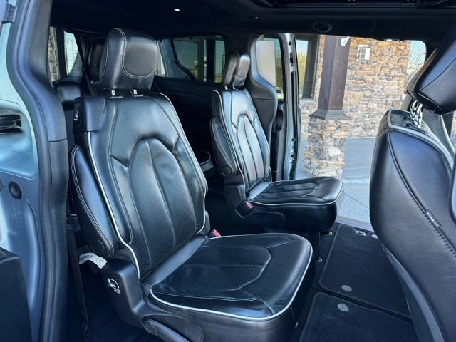 Used 2024 Chrysler Pacifica Limited w/ S Appearance Package AWD/4WD image 32