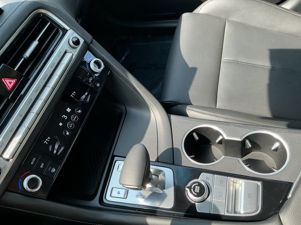 Used 2026 Genesis G70 2.5T RWD image 28