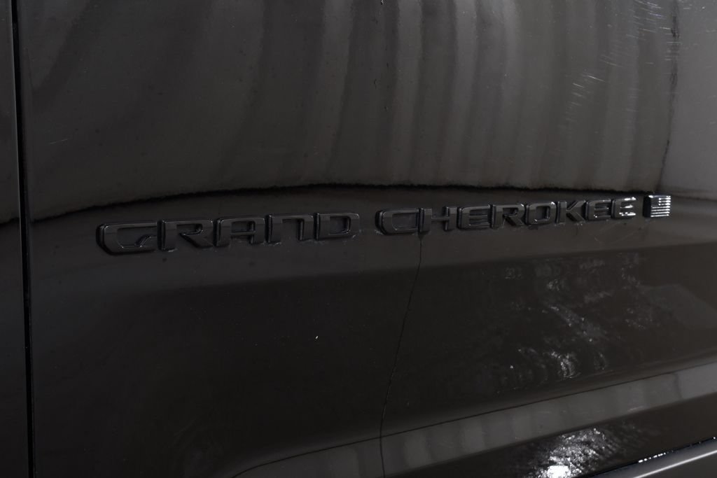 Used 2023 Jeep Grand Cherokee Altitude AWD/4WD image 23