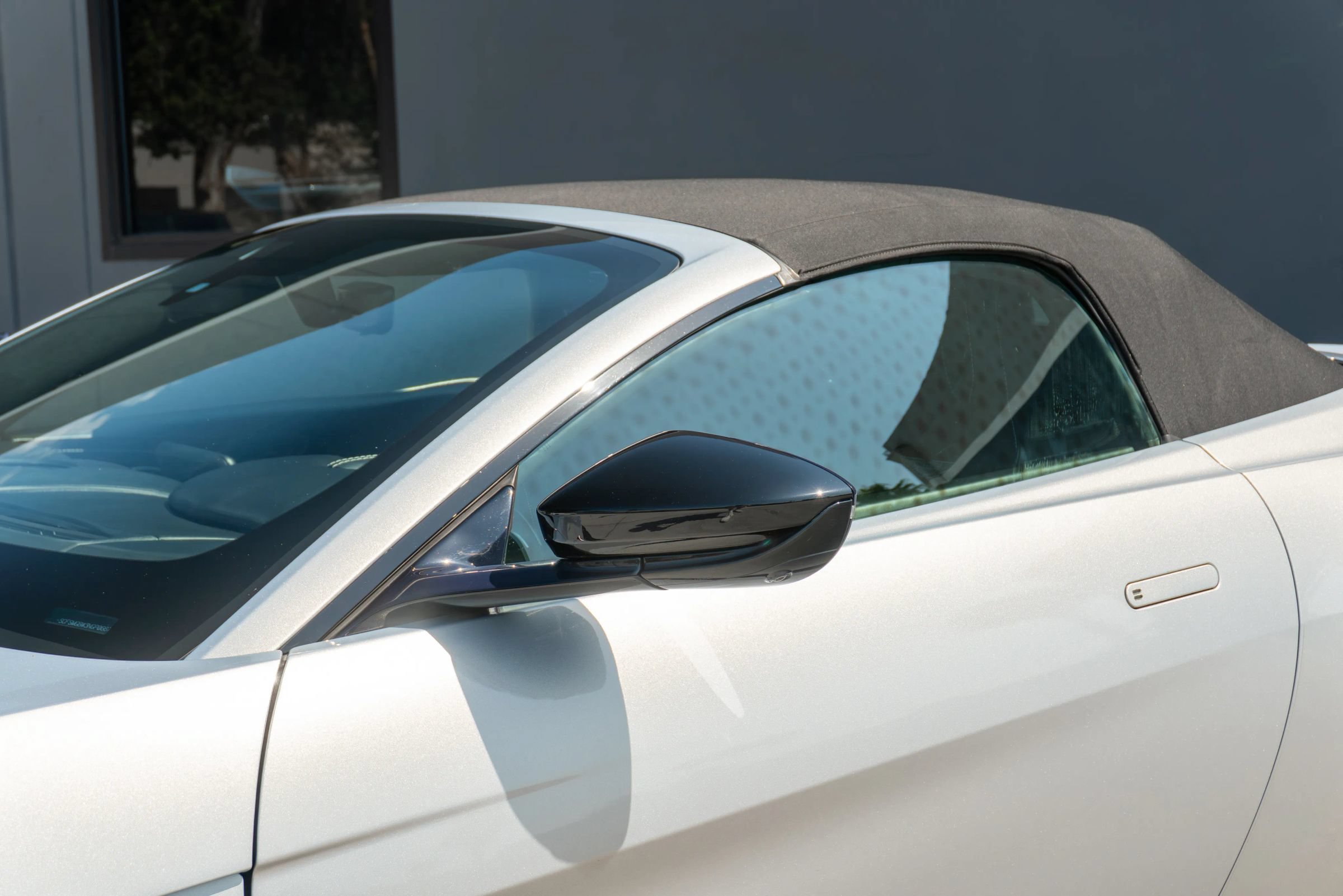 Used 2022 Aston Martin V8 Vantage Roadster RWD image 27